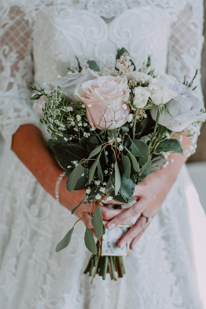 Detail photo of bride's bouquet 